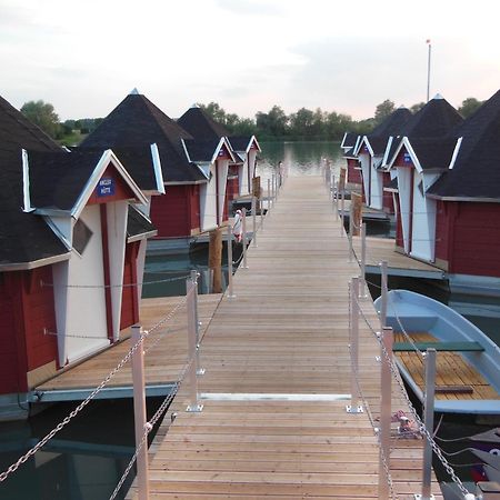 Maritime Freizeit Camp "Mfc" Erfurter Seen Bilik gambar